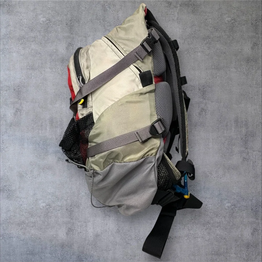 Camelbak‎ H.A.W.G Hawg Backpack Hydration Pack Omega Reservoir Gray/Red